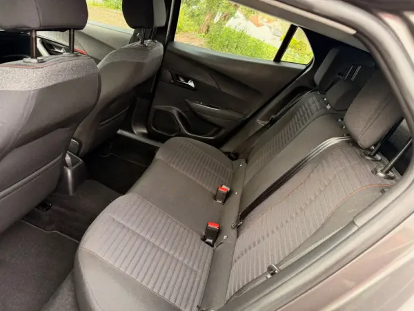 Peugeot 2008 1.2 PureTech Active Pack 23