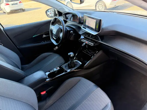 Peugeot 208 1.2 PureTech Allure Pack 12