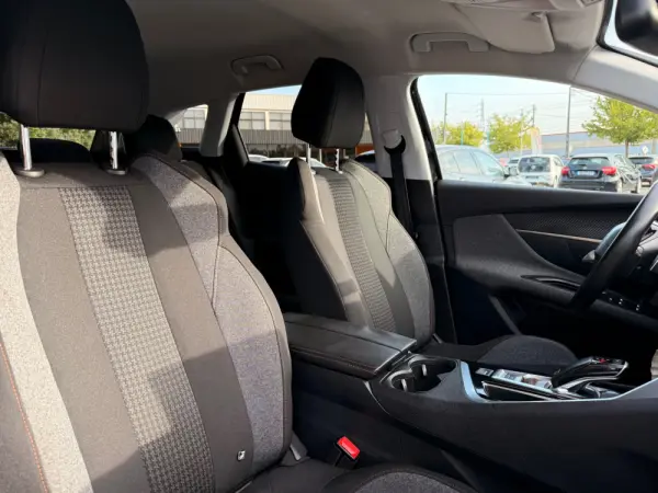 Peugeot 3008 1.6 BlueHDi Allure EAT6 13