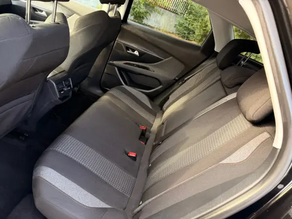 Peugeot 3008 1.6 BlueHDi Allure EAT6 29