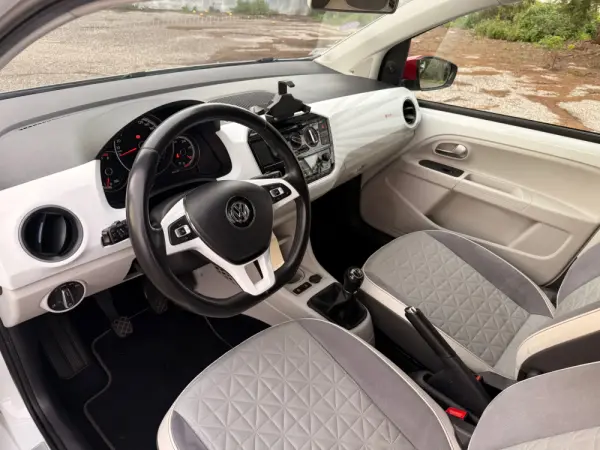 Volkswagen Up! 1.0 Move Up! Beats 13