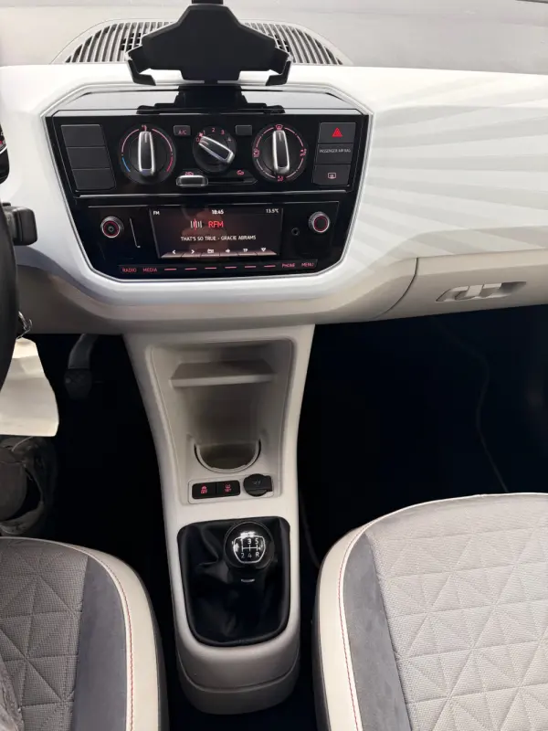 Volkswagen Up! 1.0 Move Up! Beats 18