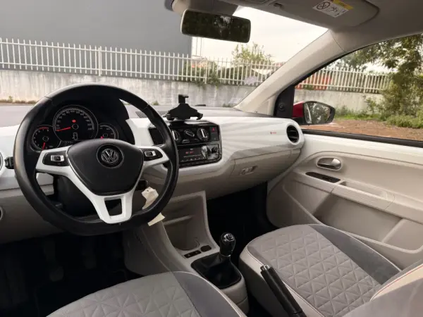 Volkswagen Up! 1.0 Move Up! Beats 23