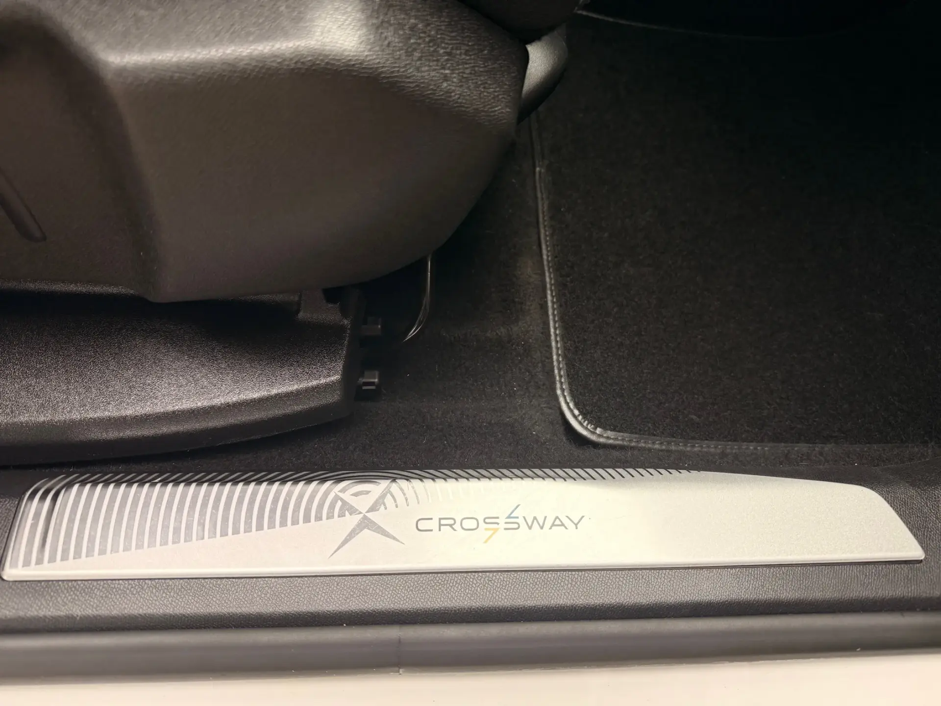 Peugeot 3008 1.6 BlueHDi Crossway EAT6 12