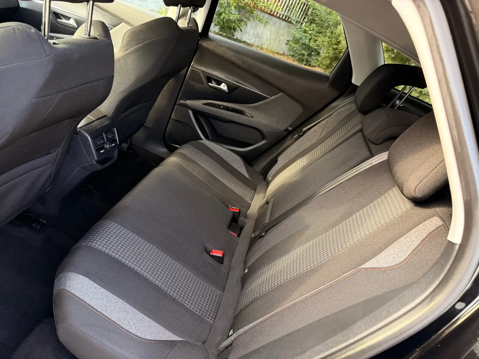 Peugeot 3008 1.6 BlueHDi Allure EAT6 29