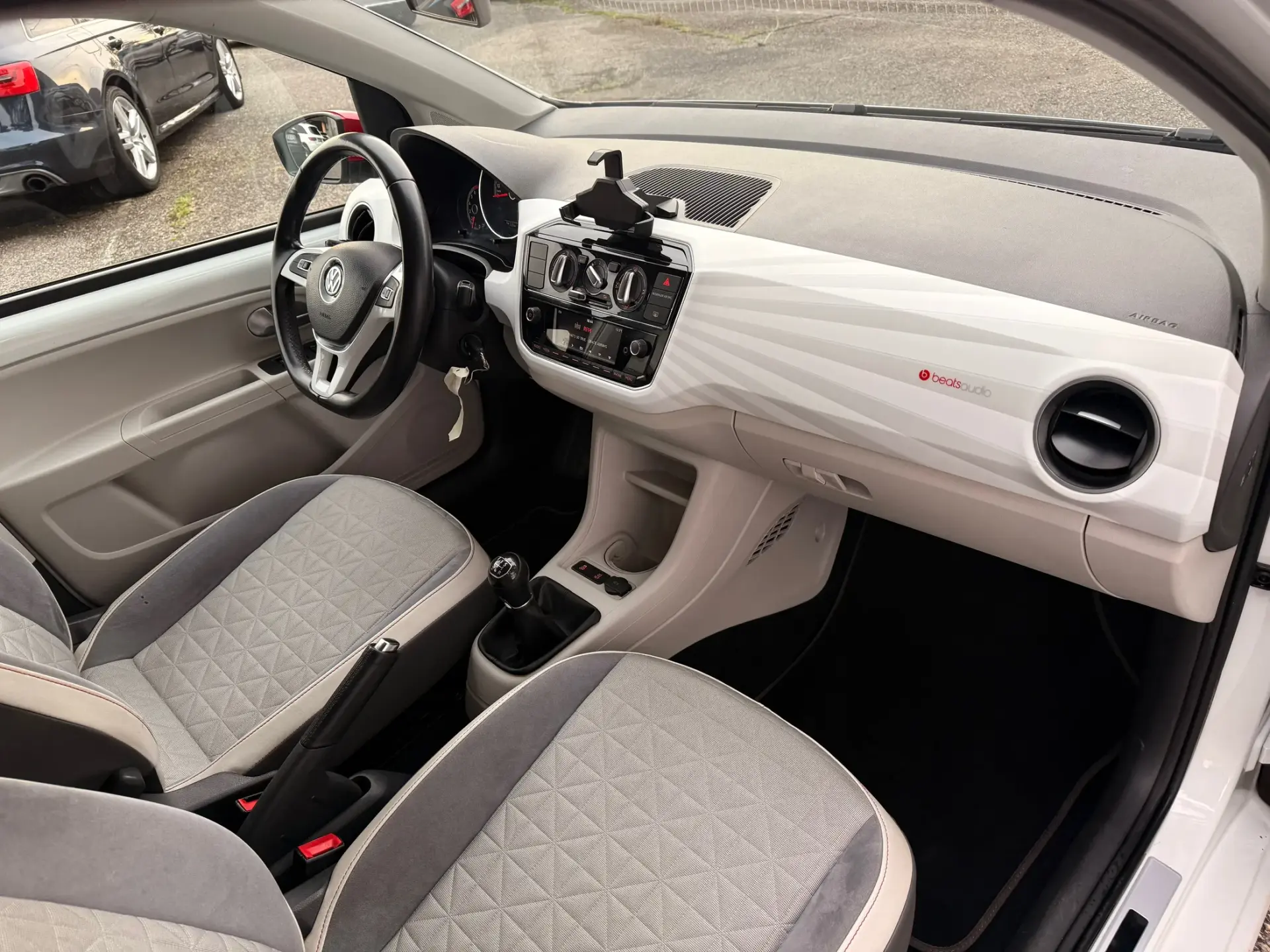 Volkswagen Up! 1.0 Move Up! Beats 10