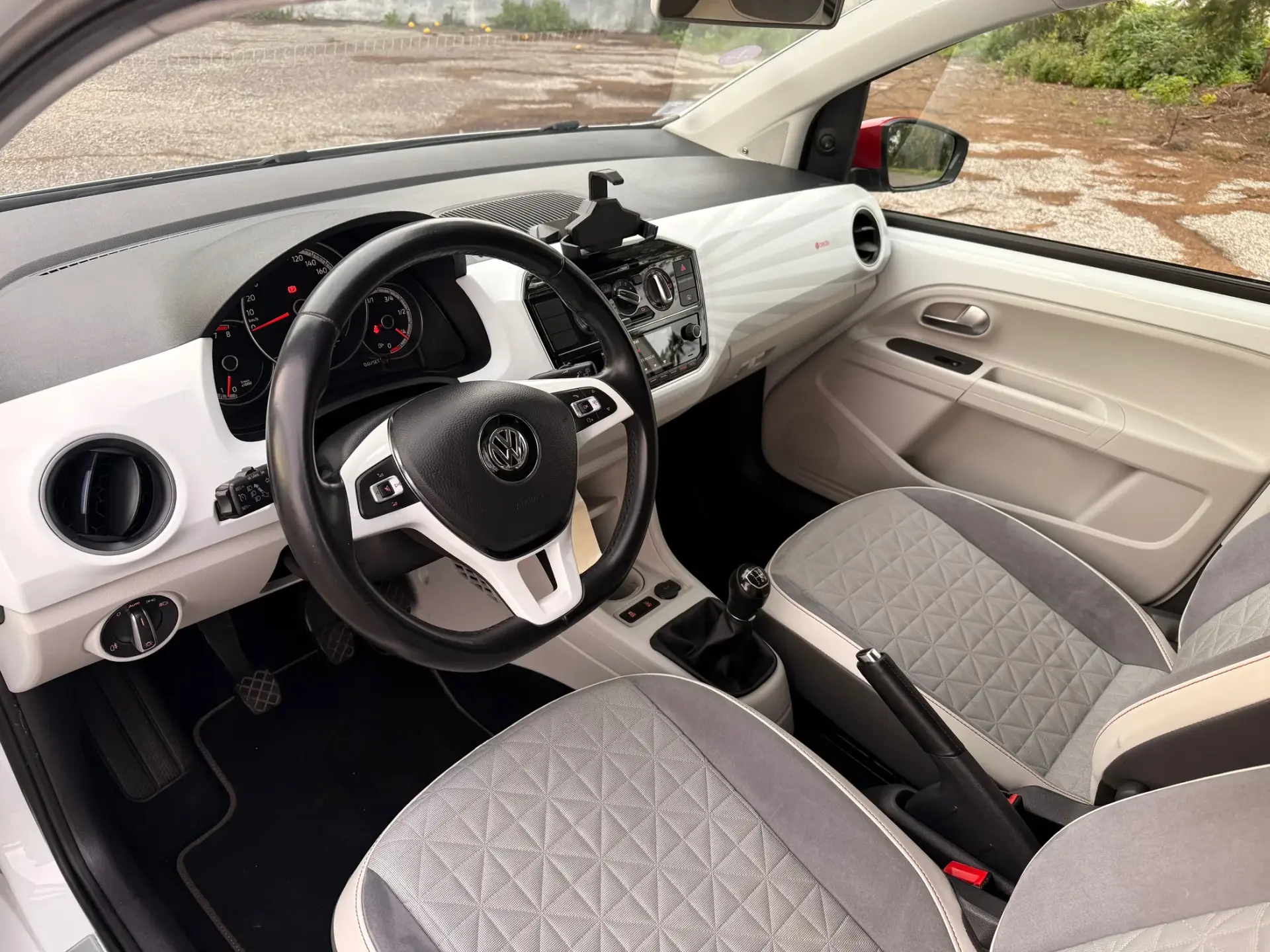 Volkswagen Up! 1.0 Move Up! Beats 13