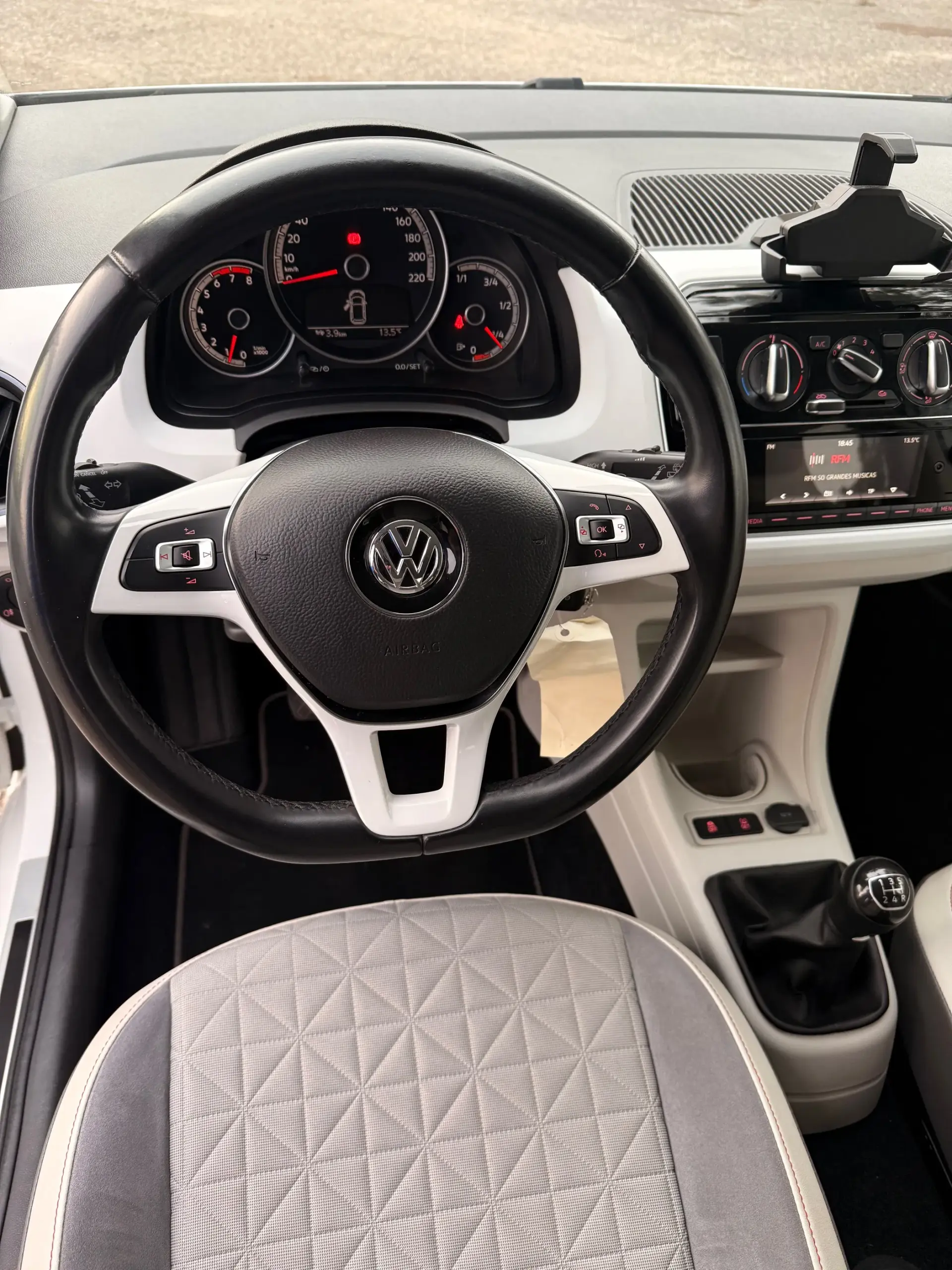 Volkswagen Up! 1.0 Move Up! Beats 15