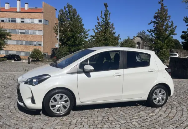 Toyota Yaris 1.0 VVT-i Connect 3