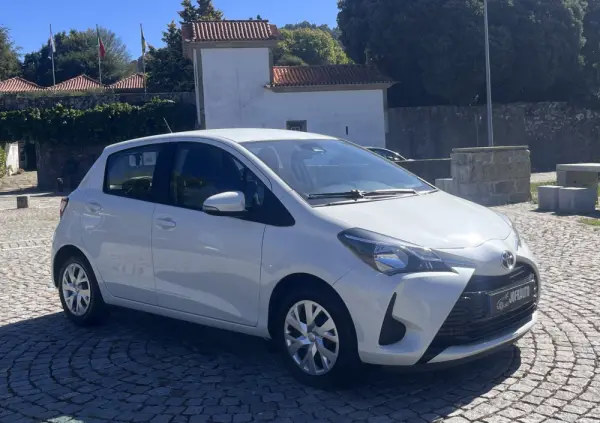 Toyota Yaris 1.0 VVT-i Connect 8