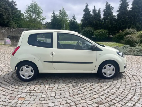 Renault Twingo Outro 6