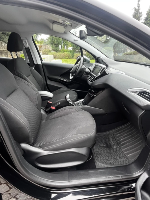 Peugeot 208 1.2 Puretech Allure 10