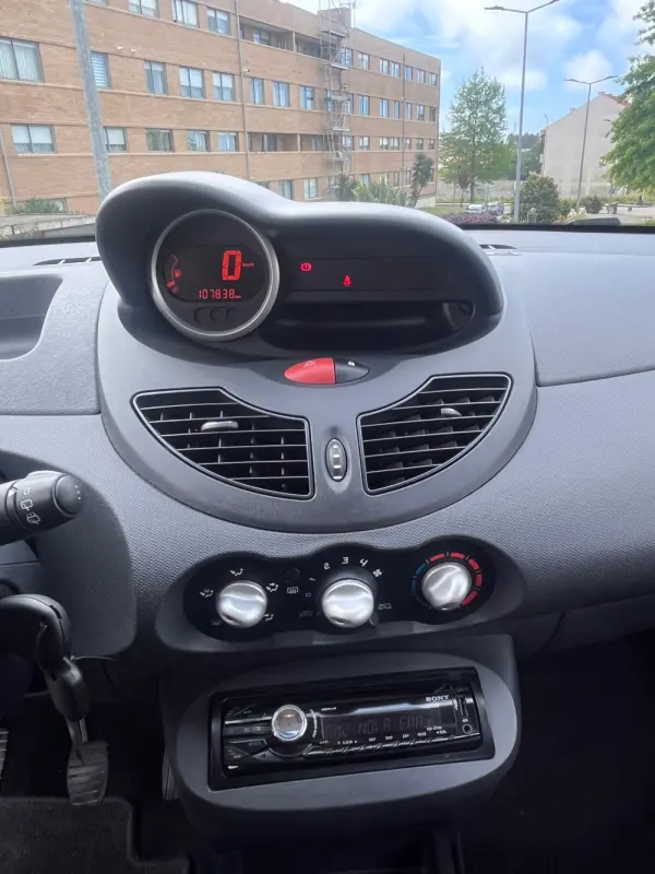 Renault Twingo Outro 11