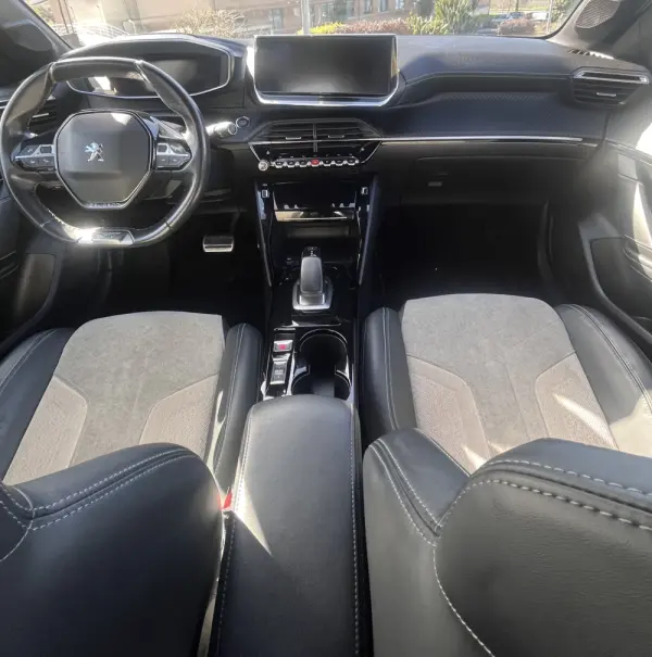 Peugeot e-208 50 kWh GT Pack 11
