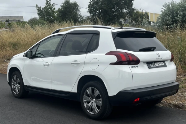 Peugeot 2008 1.2 Style 9