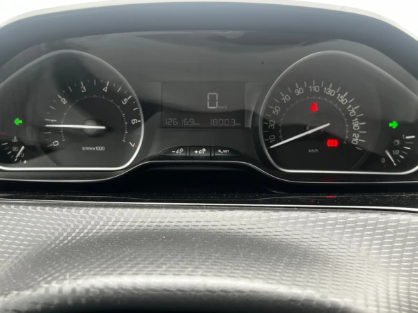 Peugeot 2008 1.2 Style 13