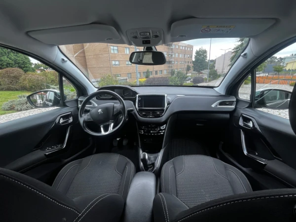 Peugeot 208 1.2 Puretech Allure 12