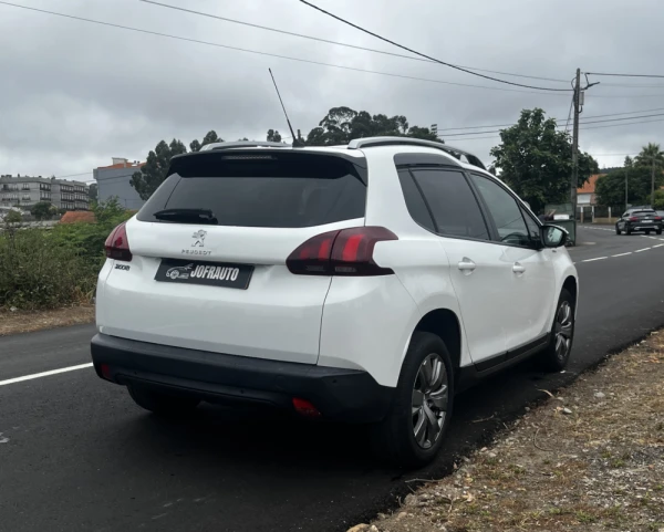 Peugeot 2008 1.2 Style 7