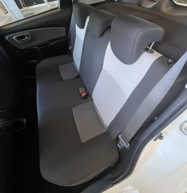 Toyota Yaris 1.0 VVT-i Connect 17