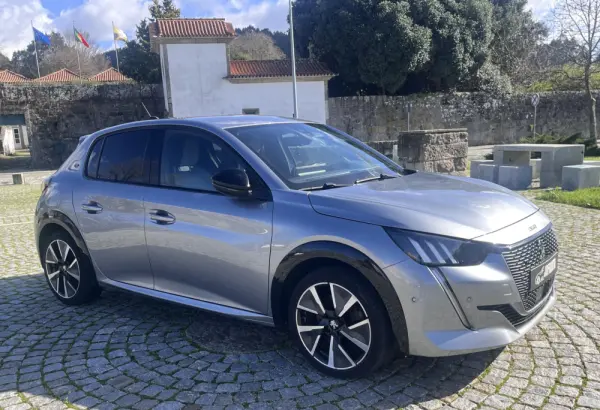 Peugeot e-208 50 kWh GT Pack 9