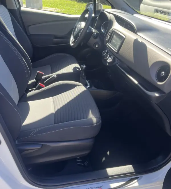 Toyota Yaris 1.0 VVT-i Connect 11
