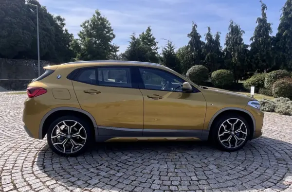 BMW X2 sDrive 18i Pack M 6