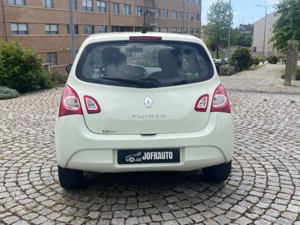 Renault Twingo Outro 4