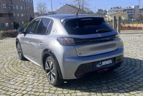 Peugeot e-208 50 kWh GT Pack 5