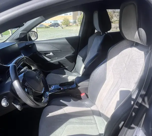 Peugeot e-208 50 kWh GT Pack 16