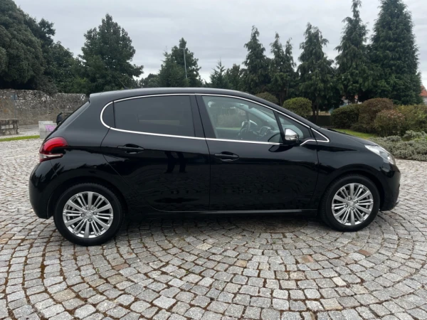 Peugeot 208 1.2 Puretech Allure 8