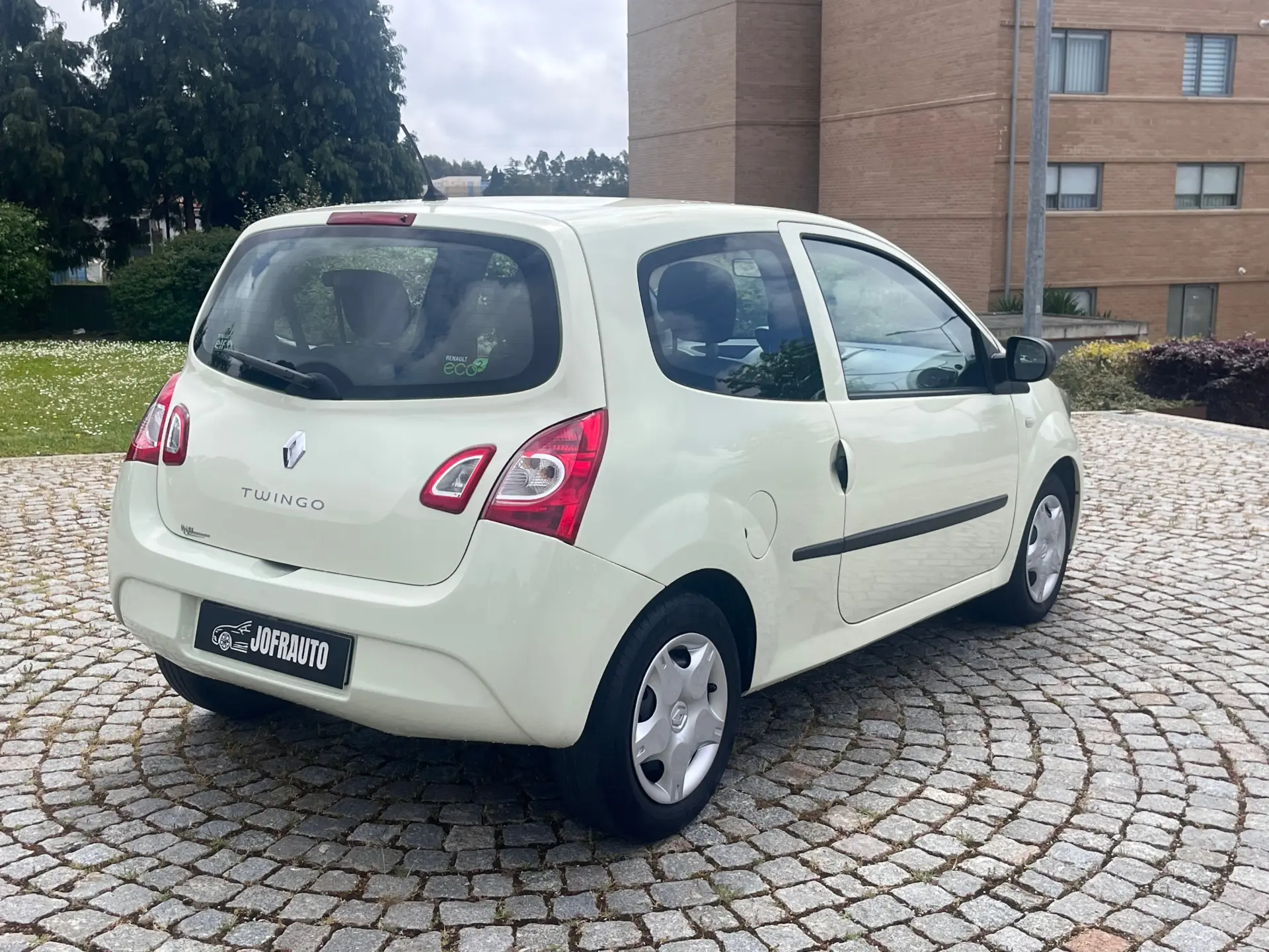 Renault Twingo Outro 5