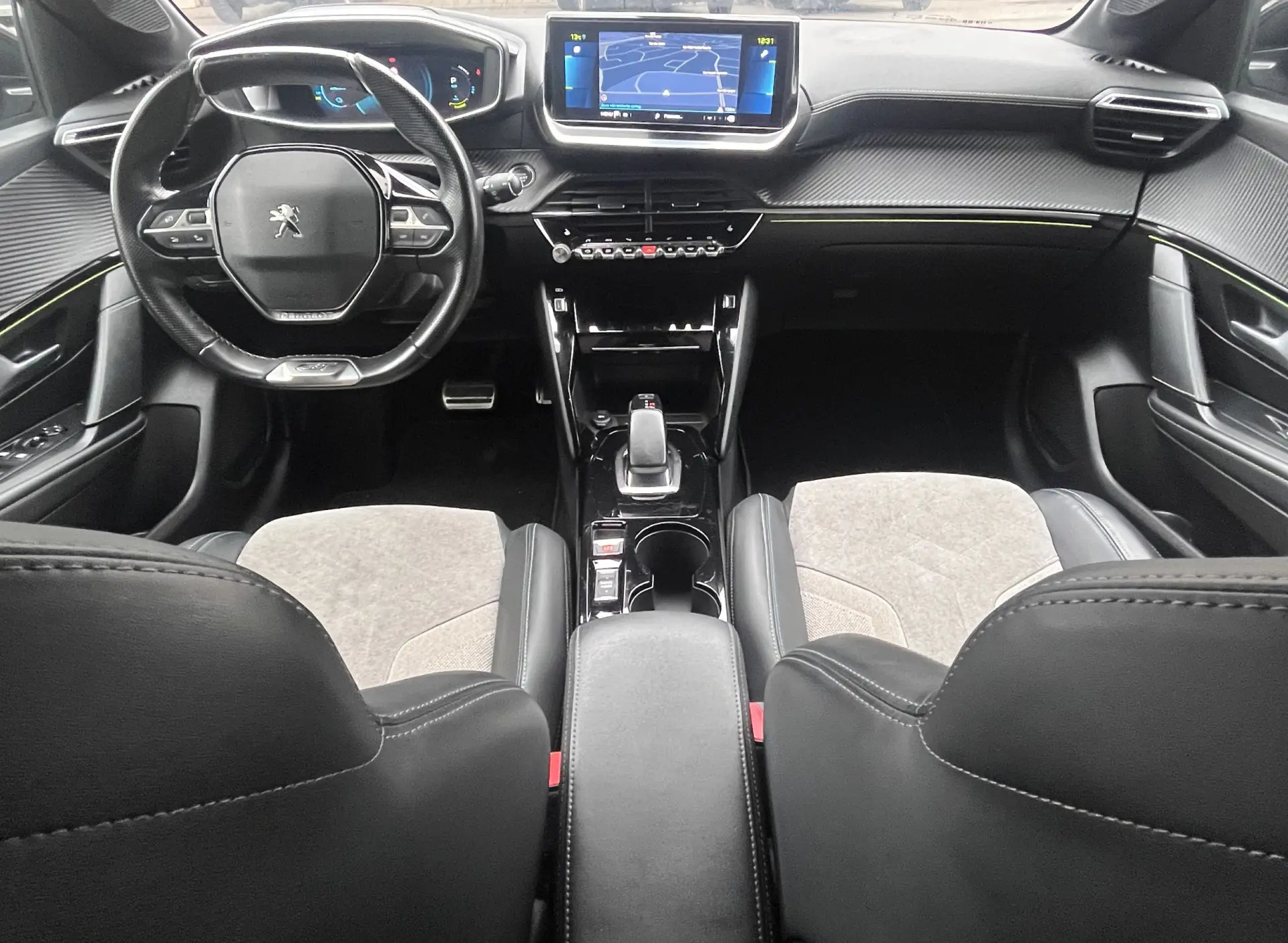Peugeot e-208 50 kWh GT Pack 19
