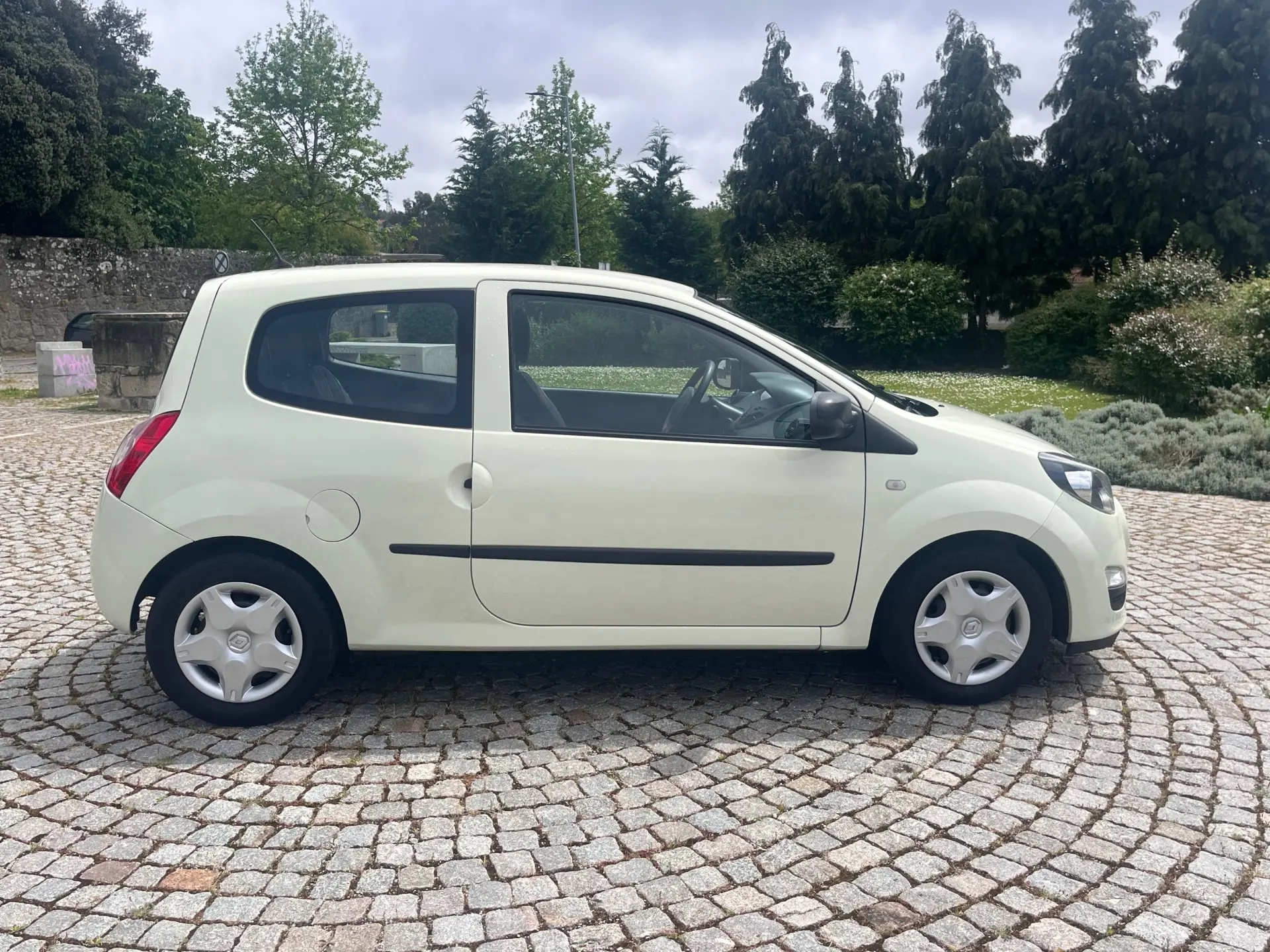 Renault Twingo Outro 6