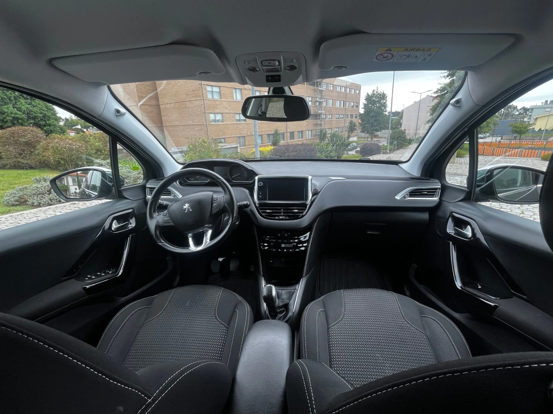Peugeot 208 1.2 Puretech Allure 12