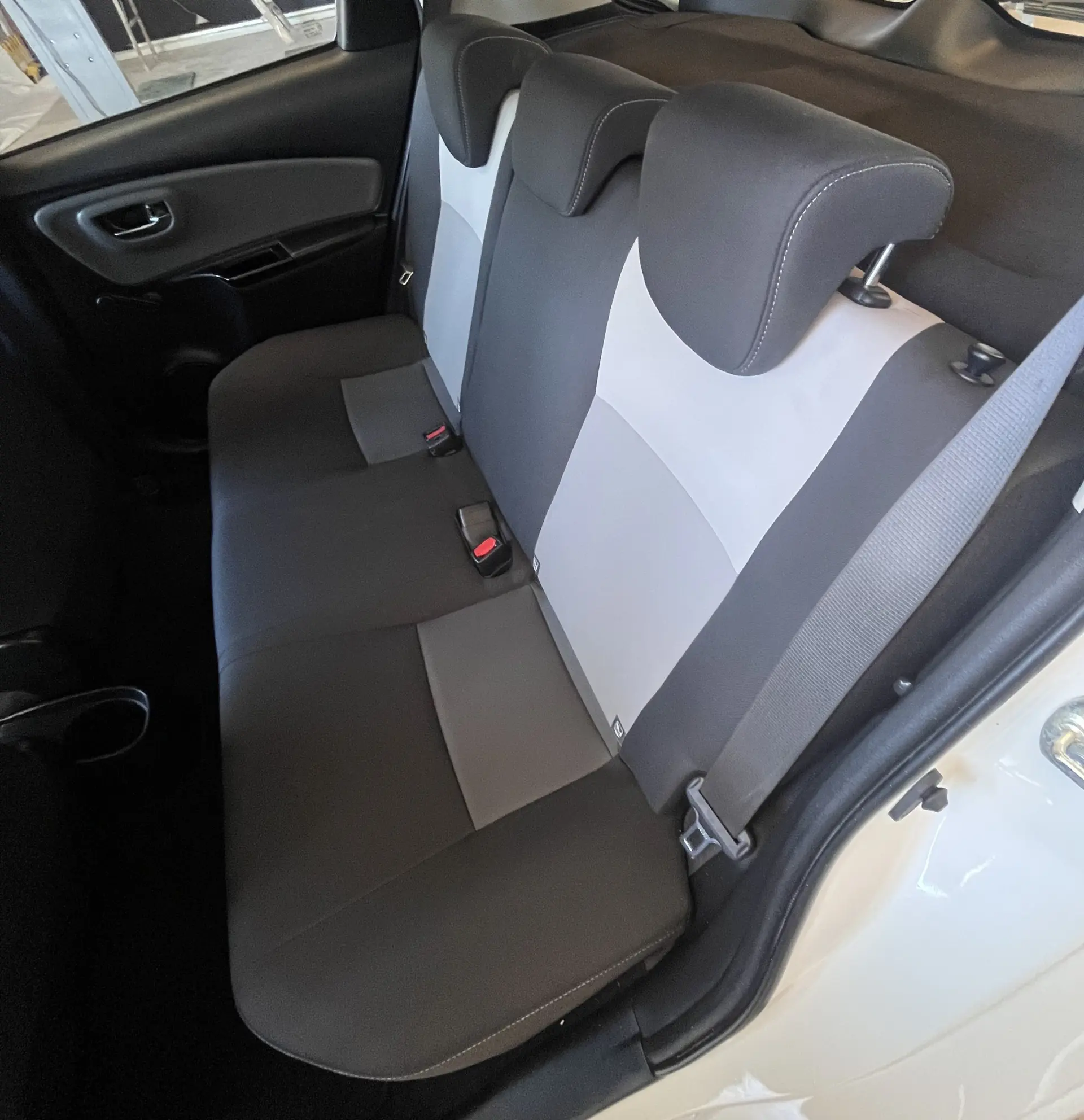 Toyota Yaris 1.0 VVT-i Connect 17