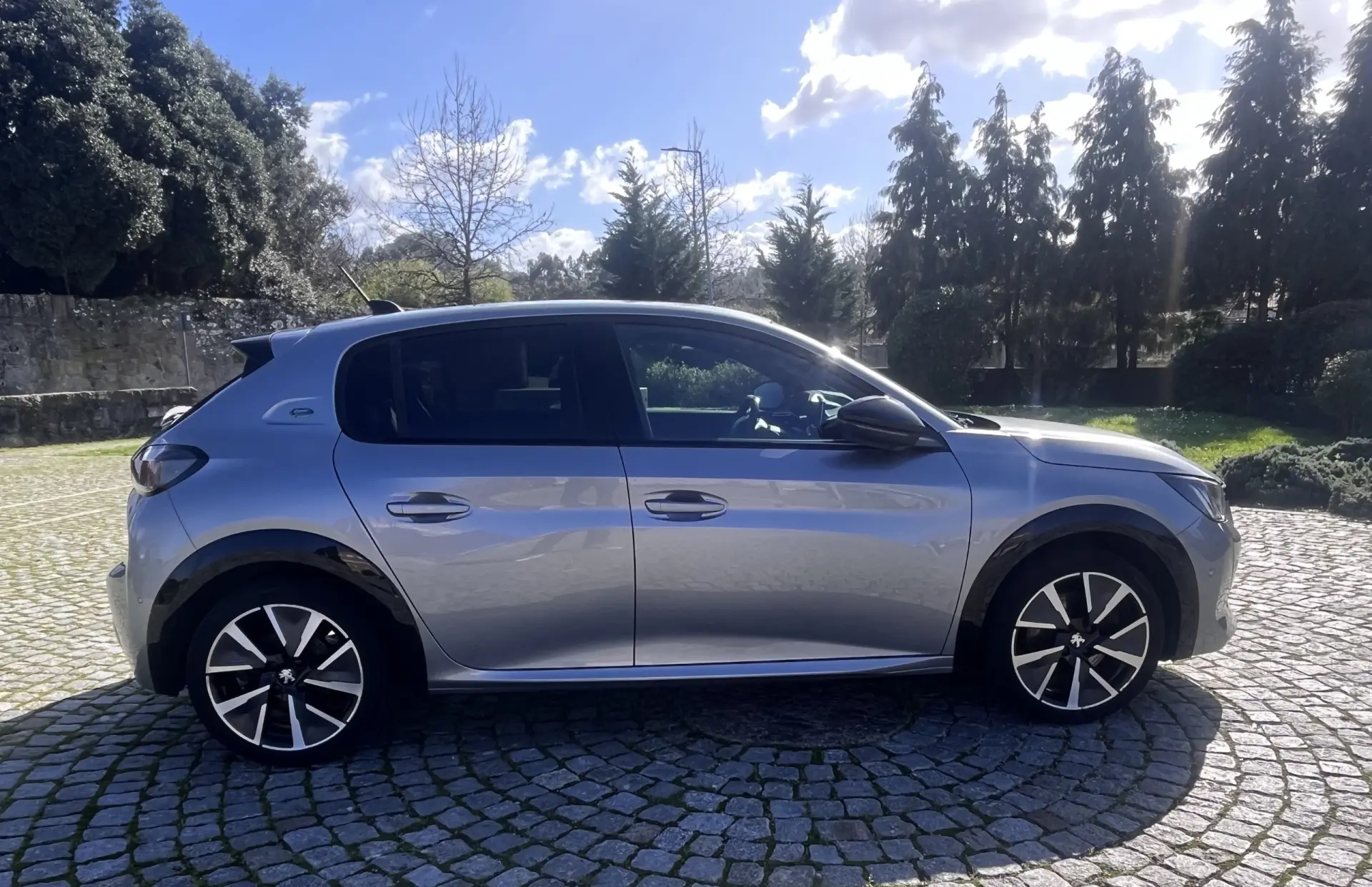 Peugeot e-208 50 kWh GT Pack 8