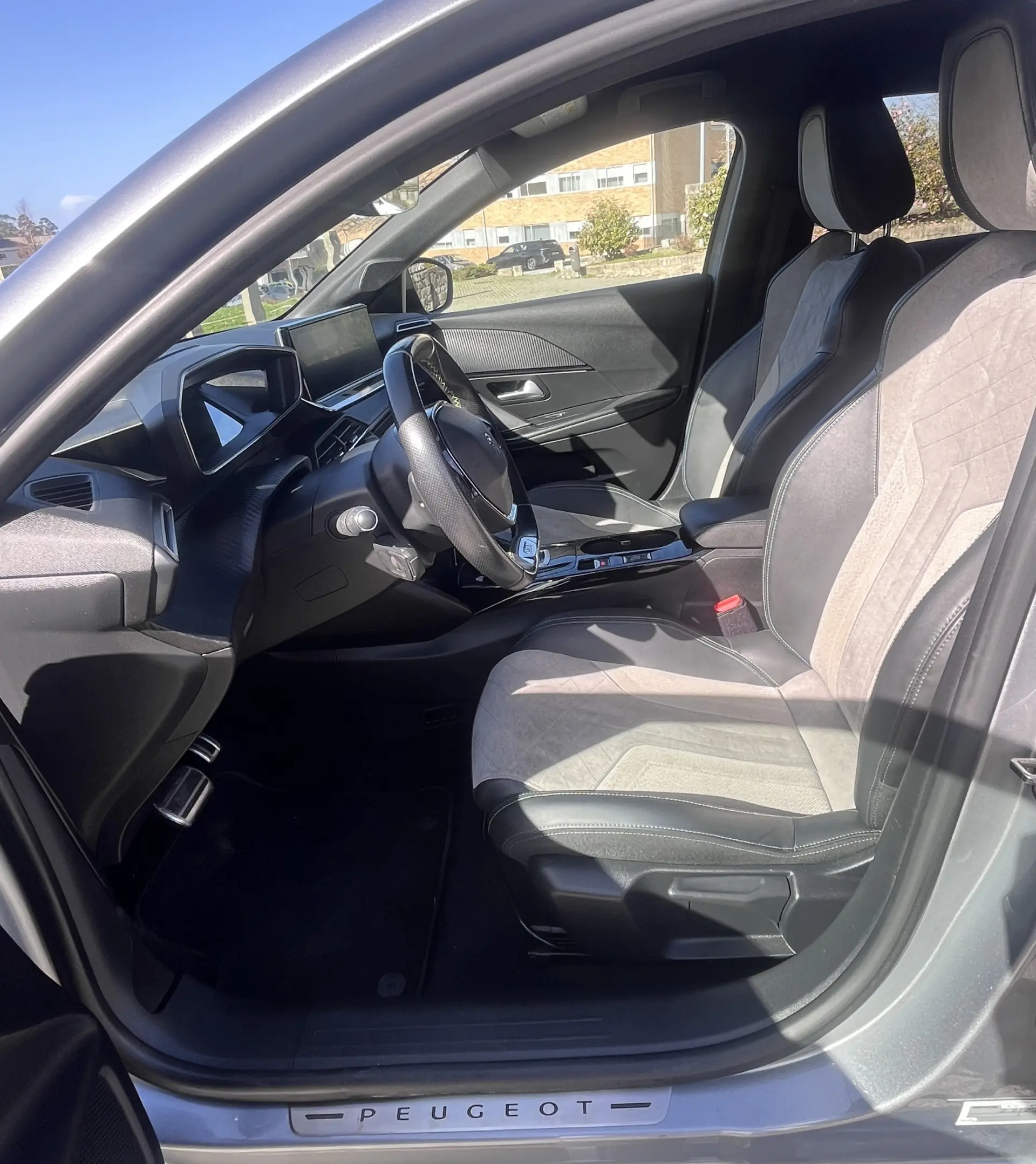 Peugeot e-208 50 kWh GT Pack 14
