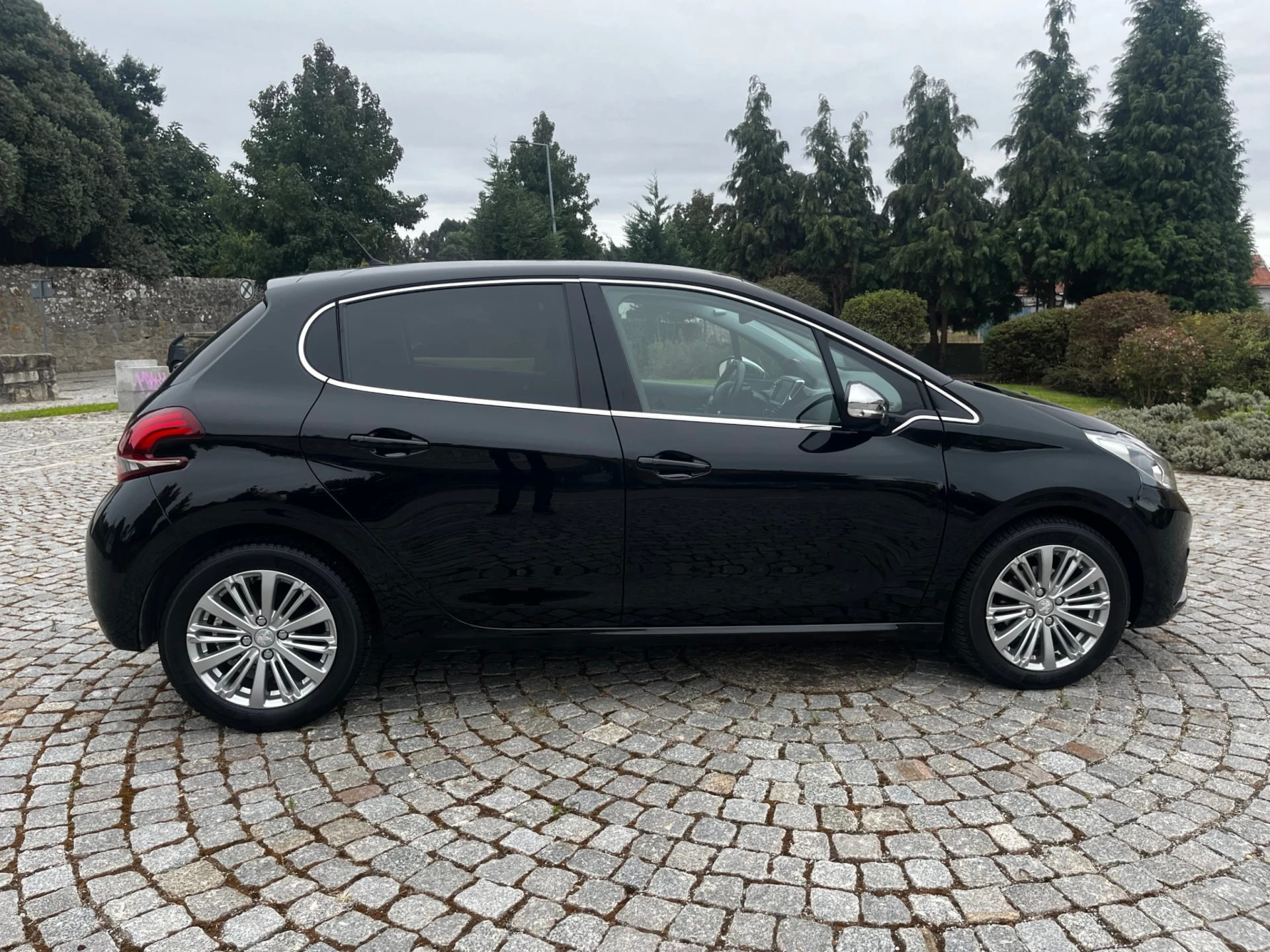 Peugeot 208 1.2 Puretech Allure 8