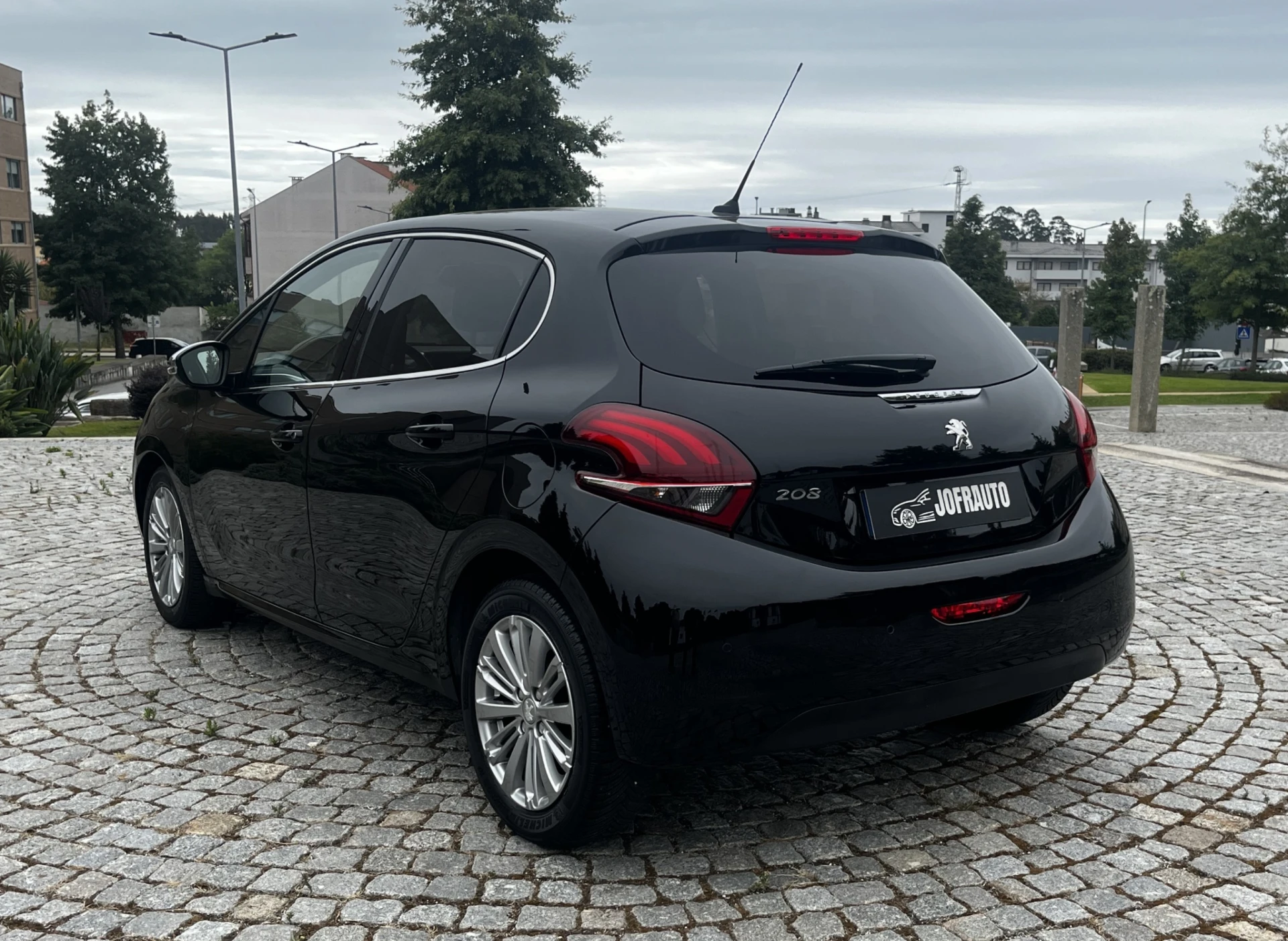 Peugeot 208 1.2 Puretech Allure 6