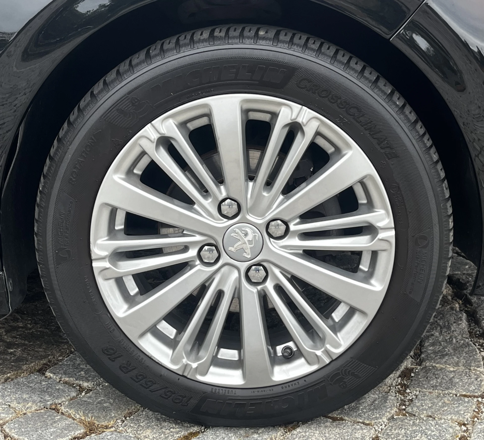 Peugeot 208 1.2 Puretech Allure 9