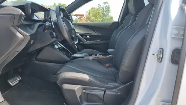 Peugeot 2008 1.2 PureTech GT EAT8 17