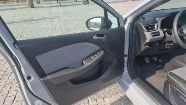 Renault Clio 1.0 TCe Techno Bi-Fuel 14