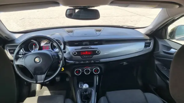 Alfa Romeo Giulietta 1.6 JTDM Distinctive 8