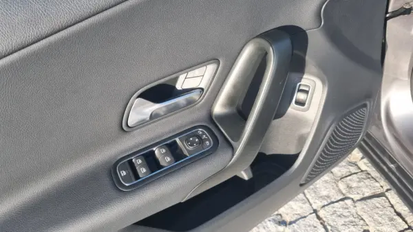 Mercedes-Benz A 250 e 16