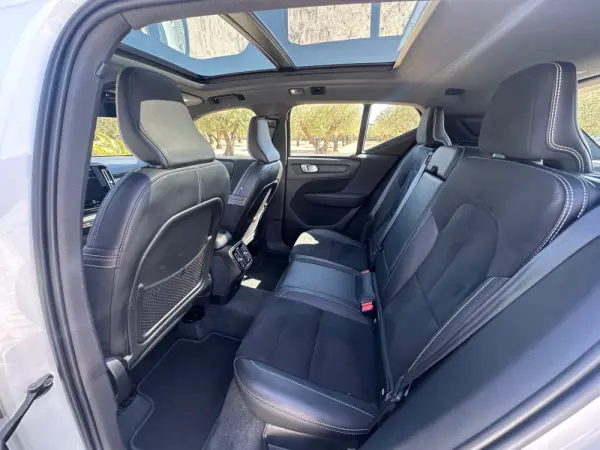 Volvo XC 40 1.5 T2 R-Design Geartronic 18