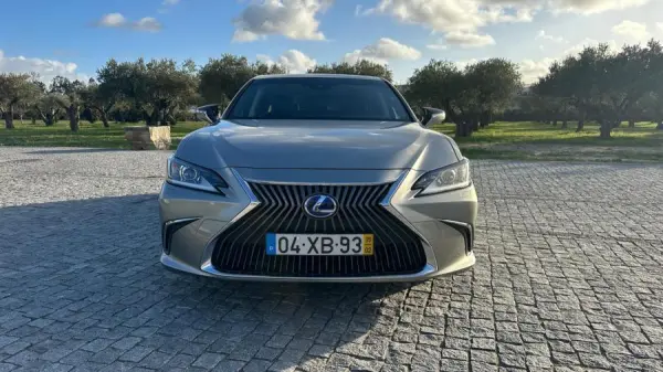 Lexus ES 300h Executive+ 2