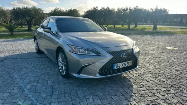 Lexus ES 300h Executive+ 3