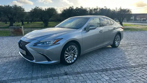 Lexus ES 300h Executive+ 7