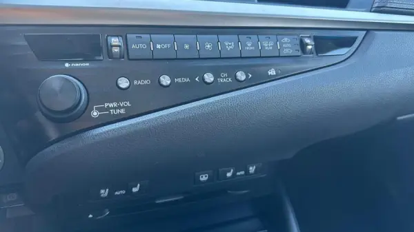 Lexus ES 300h Executive+ 15