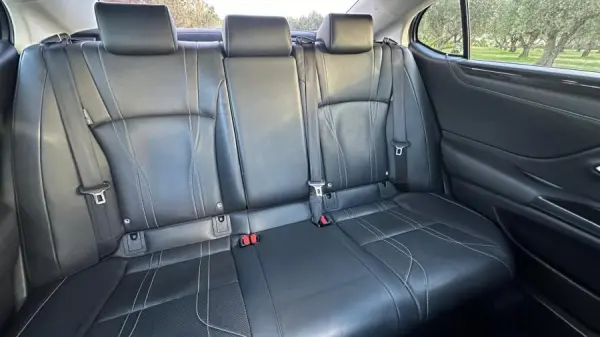 Lexus ES 300h Executive+ 18